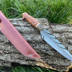 COUTEAU DROIT 30CM LAME PLUME D'OISEAU ETUI CUIR enchère