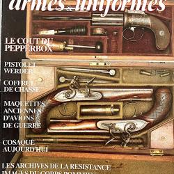 Lot de 8 magazines/ revues "Gazette des armes et uniformes"