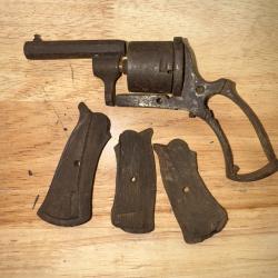 REVOLVER A BROCHE  8 MM a restaurer ou pour pièces