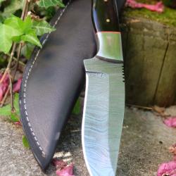 Bowie Couteau de Chasse Damas Lame 256 Couches Manche Corne Fabr Artisanale Etui Simili Cuir