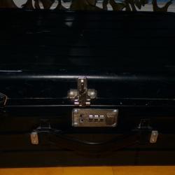 VALISE EN ALUMINIUM DE LA MARINE NATIONALE FRANCAISE , FERMETURE A CODE (000)  , DIMENSION VOIR PHOT
