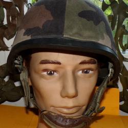 CASQUE MILITAIRE LOURD MODELE F1 DE L'ARMEE FRANCAISE DE LA PERIODE DE 1979  , FABRICATION FRANCAISE