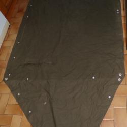 1/2 TOILE DE TENTE DE L'ARMEE ALLEMANDE EPOQUE APRES GUERRE DE COULEUR KAKI