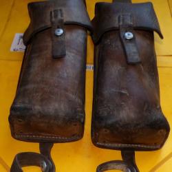 ARMEE SUISSE : 2 ETUIS EN CUIR POUR MAGASINS LONGS  DE L'ARMEE SUISSE , DATE 1940 WWII   FABRICANT D
