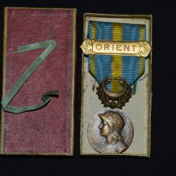 MEDAILLE D'ORIENT-AVEC AGRAFE-GUERRE 1914/1918 -AVEC SA BOITE D'ORIGINE