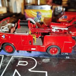Vehicule Incendie Pompier Berlier GLA PS annees 70 au 1/43