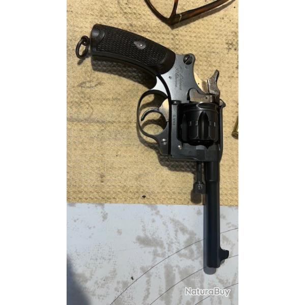 A saisir superbe revolver 1892