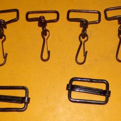 LOT DE 4 CROCHETS + 2 PASSANT EN METAL POUR REPARATION MUSETTE OU SAC  ,BON ETAT VOIR PHOTOS. POUR T