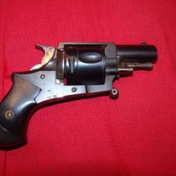 SUPERBE REVOLVER  7mm PROCHE DU NEUF