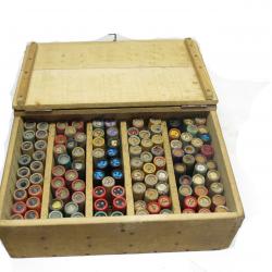 Boite en bois avec des cartouches chasse diverses ref 899