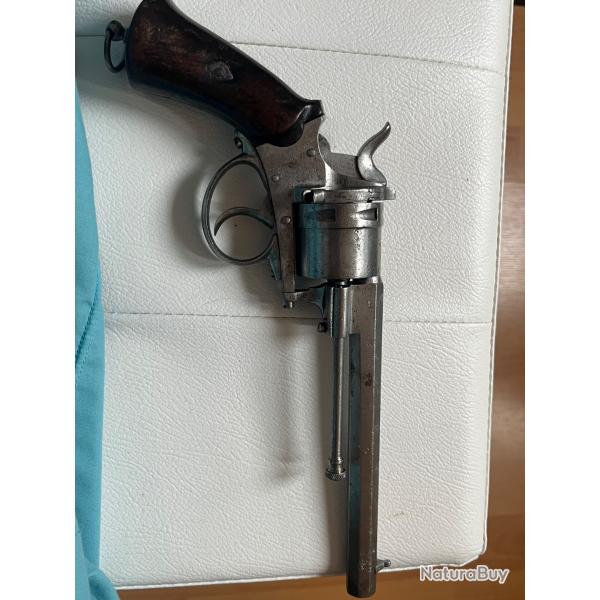 Vieux revolver pour collectionneurs