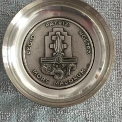 MILITARIA - COUPELLE EN MÉTAL ARGENTÉ - MORE MAJORUM - 11 cm -