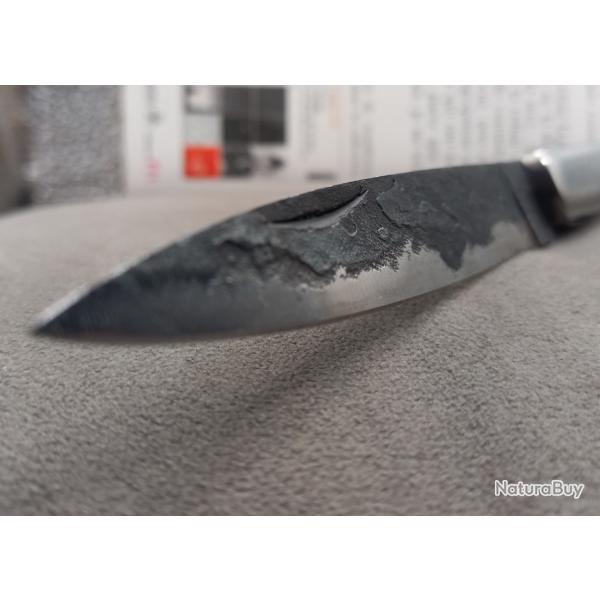 Couteau de poche vendetta corse, lame brut de forge, manche en corne noire.20 cm