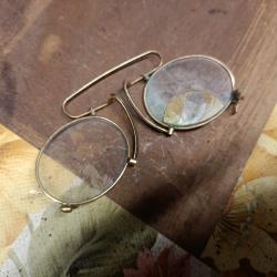 Lorgnons. Lunettes pince nez