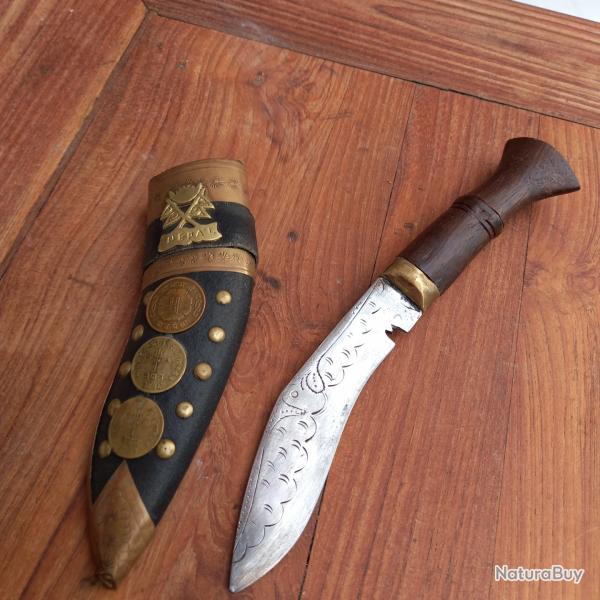 Joli petit Couteau KUUKRI NPALAIS Manche en Bois avec Fourreau en Cuir