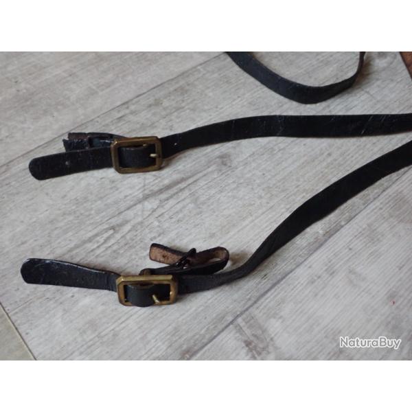 Blire porte sabre, dague ? Cuir de couleur noire. Rare.