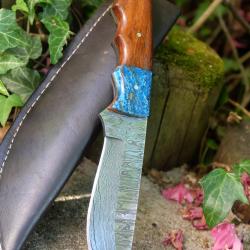 Couteau de Chasse Damas Lame Drop Point 256 Couches Manche Résine Bois Fabr Artisan Etui Simili Cuir