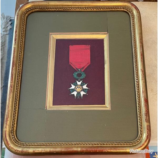 Belle Lgion d'honneur sur support.