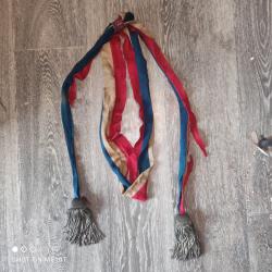 Écharpe ou ceinture de maire mais qui a bien du vécu