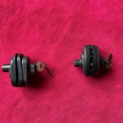 Lot de deux verrous de pontet anciens, pas de prix de réserve.