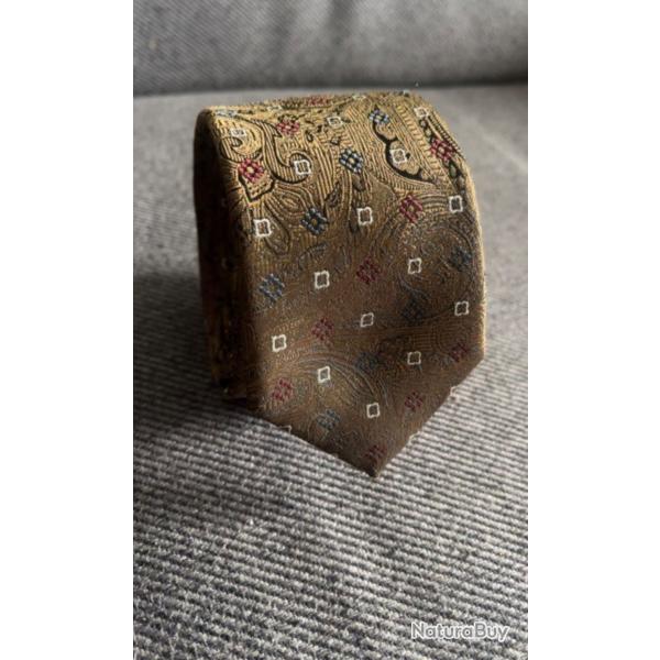 Cravate motifs cachemire neuve