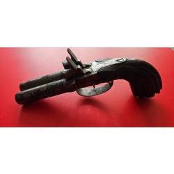 Ancien pistolet à poudre noire