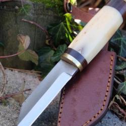 Puukko Seax de Viking Couteau Lame Acier Carbone 1055 Manche Os Fabric Artisanale Etui Cuir