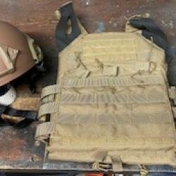 Protections Airsoft : Gilet + casque état neuf