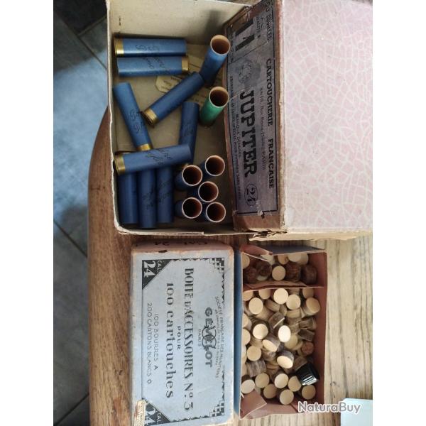 Douilles calibre 24 avec des bourres et des cartons