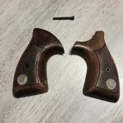 Plaquettes de crosse de revolver Manurhin et leur vis