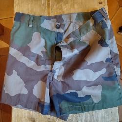 Short militaire taille 80