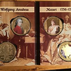 COFFRET AVEC 4 MÉDAILLES SWAROVSKI MOZART.NAPOLÉON.ELIZABETHII.TOUR DE EIFFEL.