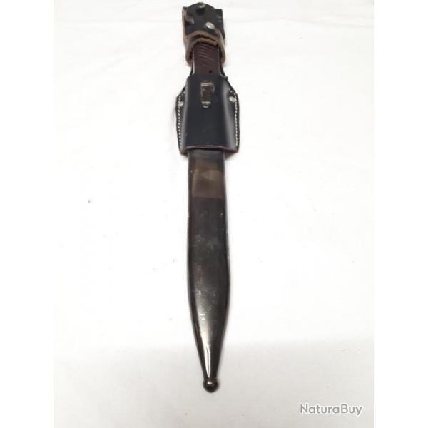 Baonnette mauser avec son porte baonnette en cuir noir  A25