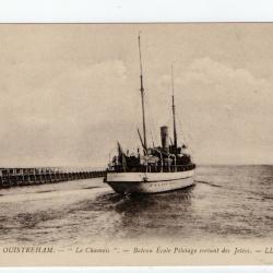 CPA- Marine - OUISTREHAM -" Le Chamois " -Bateau École Pilotage sortant des Jetées N°1042