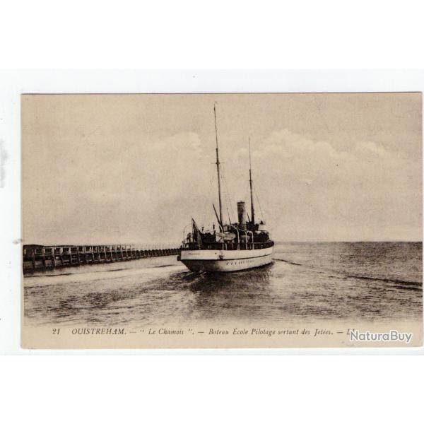 CPA- Marine - OUISTREHAM -" Le Chamois " -Bateau cole Pilotage sortant des Jetes N1042