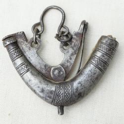 Pulvérin Petite poire à poudre OTTOMANE PERSE époque XVII ième en métal CAB25POI001