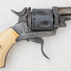 Revolver bulldog à cadre ouvert plaquette chriséléphantine 6 coups calibre 8mm - ref  HER24REV008