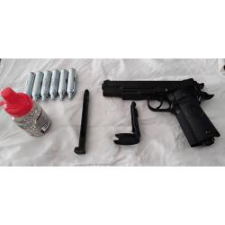 STI Duty one cal.4,5 blowback avec billes et cartouches co2