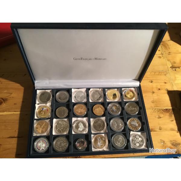 COFFRET AVEC 24 PICES ET MDAILLES COMMMORATIVES CLUB FRANAISE DE LA MONNAIES neuves