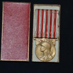 MEDAILLE COMMEMORATIVE-MODULE DE MORLON-GUERRE 1914/1918-DANS SA BOITE D'ORIGINE