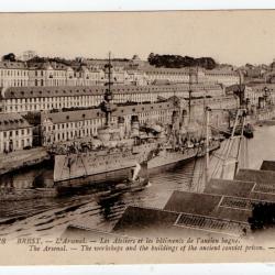 CPA- Marine Militaire  -BREST - L'Arsenal - Les Ateliers et les bâtiments de l'Ancien Bagne N°11702