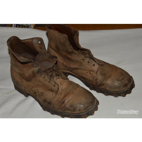 PAIRE DE BRODEQUINS CLOUTES TROUPES DE MONTAGNE 1939/1945-FRENCH SHOES MOUNTAINS 2WW