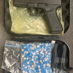 SUPER PACK PISTOLET GLOCK 17 T4E NOIR CALIBRE 0.43 + 250 BILLES POUDRE + 5 SPARCLETTES CO2 12Grs