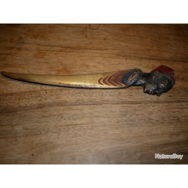 Coupe papier en laiton figurant une tte de tirailleur Sngalais avec sa chchia