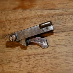 Arrêtoir de culasse de MAUSER avec vis externe de maintien du ressort