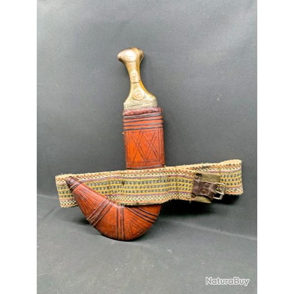 BEAU POIGNARD JAMBIYA DU YEMEN ET SA CEINTURE, DEBUT DU XX SIECLE, POIGNEE CORNE