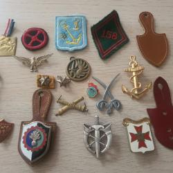 Lot insignes militaires à découvrir