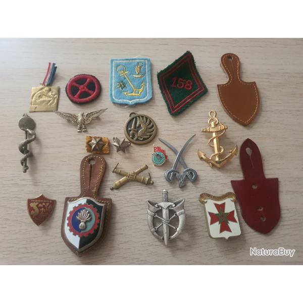 Lot insignes militaires  dcouvrir