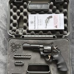 Revolver Smith & Wesson TRR8 performance center