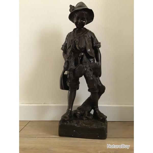 MAGNIFIQUE STATUE  EN. BRONZE LE PETIT CHASSEUR  SINGNE AUGUSTE CACE (sous rserve)